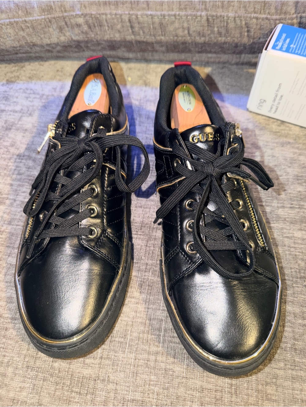 GUESS Gammuto-R Men’s Size 10 Black Gold Zip Low Top Sneakers